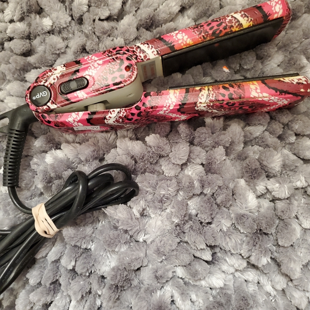 GVP travel size straightener